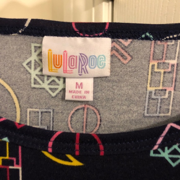 Geometric shape Lularoe Irma Size Medium - Picture 2 of 5